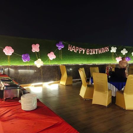 Airport Hotel Bollywood Paradise New Delhi Exterior photo